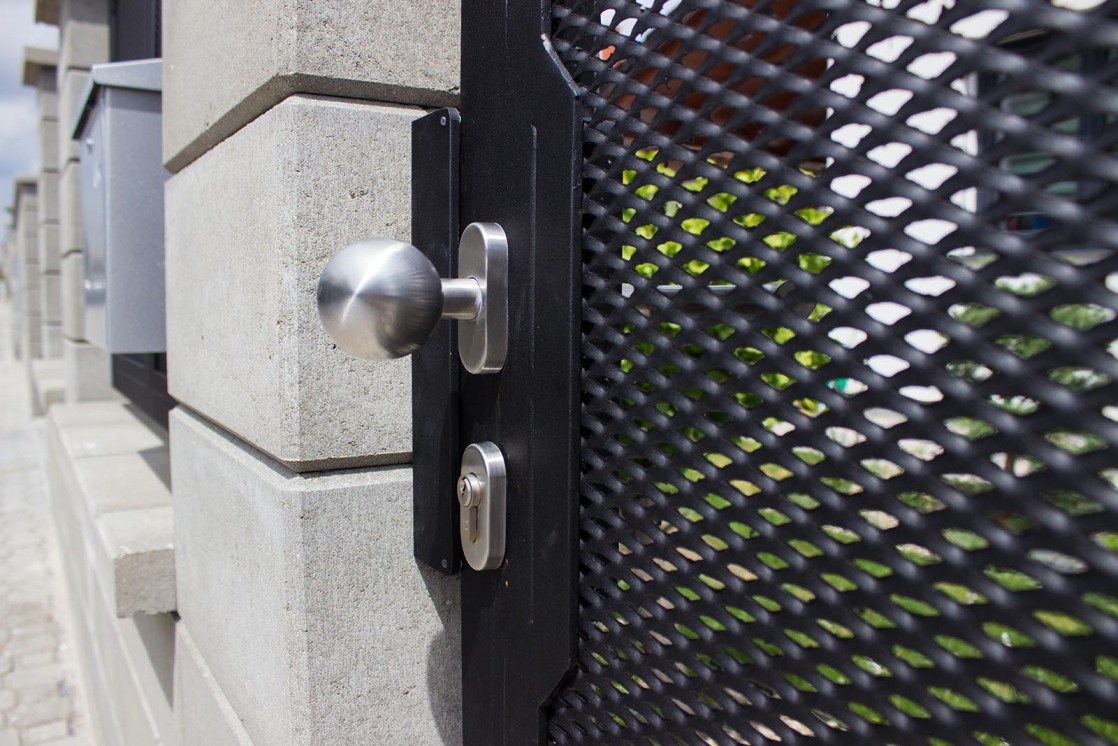 Tahokov plot LAMARK v betonovém sloupku