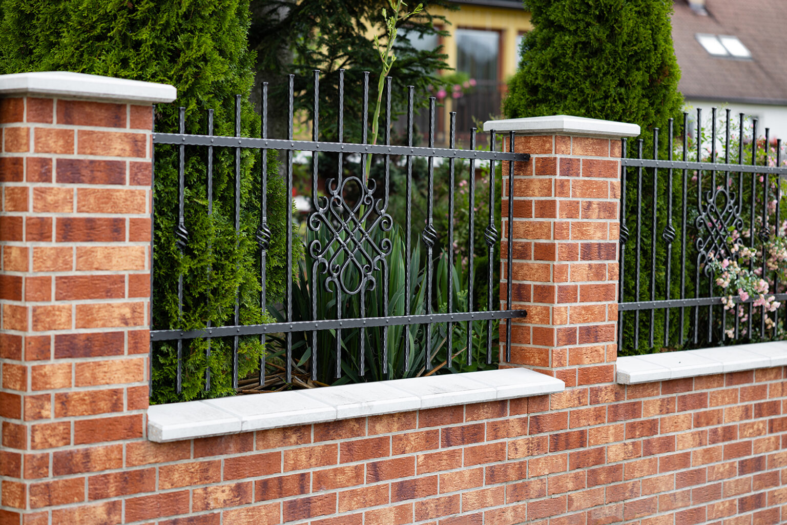 Kovaný plot LAMARK ve zděném sloupku, akční nabídka